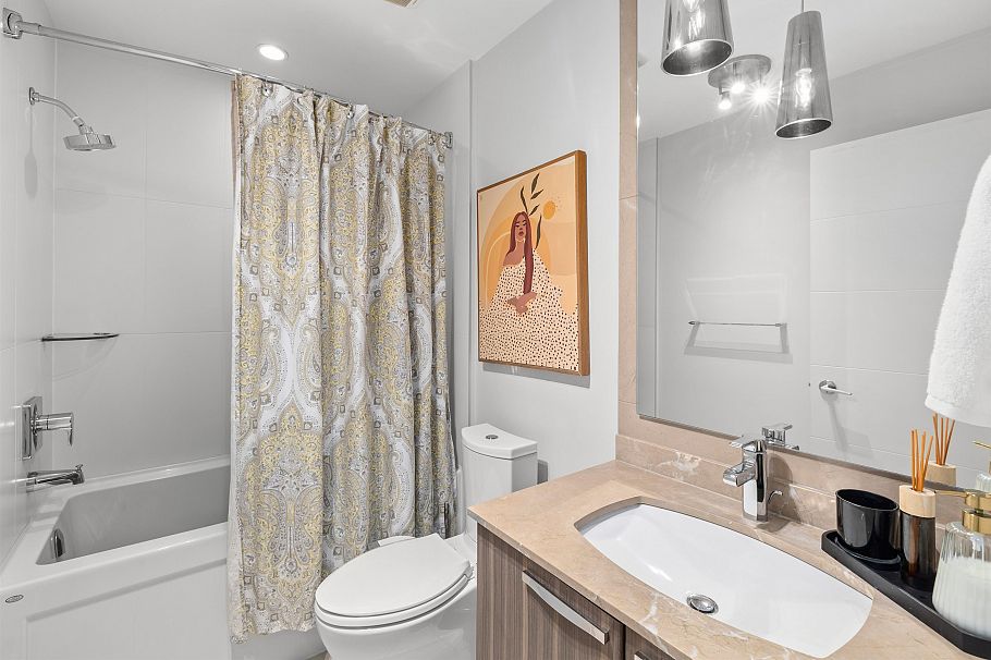 305 733 W 14th Street North Vancouver, BC - 15