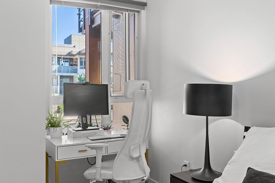 305 733 W 14th Street North Vancouver, BC - 11