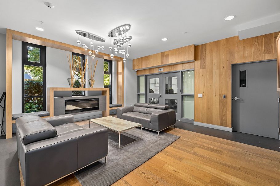 305 733 W 14th Street North Vancouver, BC - 19