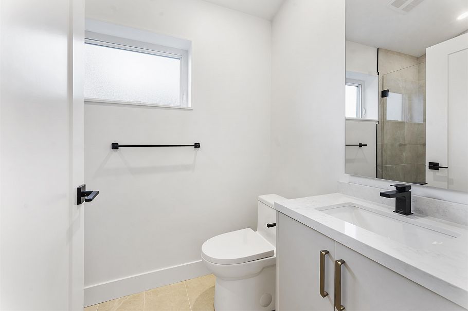 1 2138 W 48th Avenue Vancouver, BC - 27