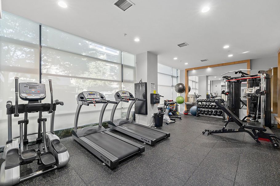 305 733 W 14th Street North Vancouver, BC - 21