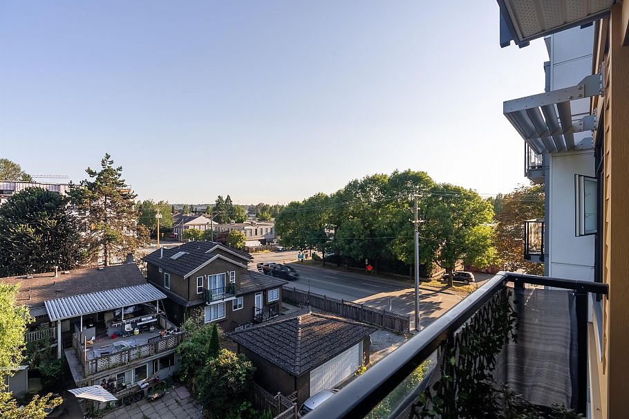 406 1519 Crown Street North Vancouver, BC - 22