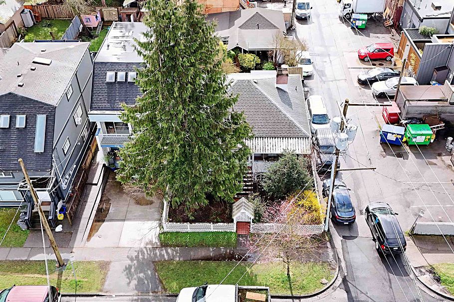 228 E 26th Avenue Vancouver, BC - 32