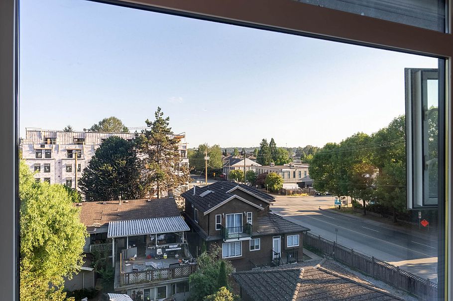 406 1519 Crown Street North Vancouver, BC - 8