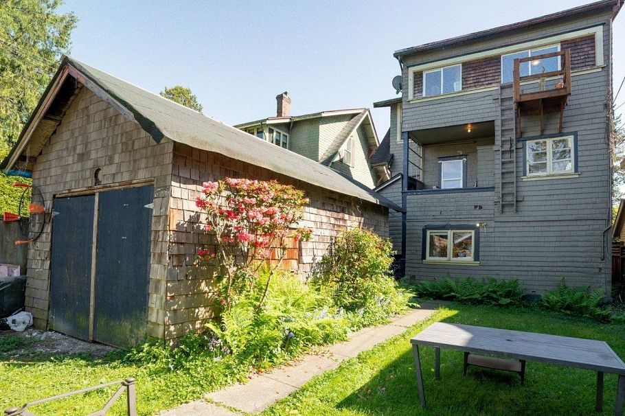 3347 W 8th Avenue Vancouver, BC - 33