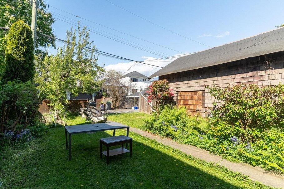 3347 W 8th Avenue Vancouver, BC - 34