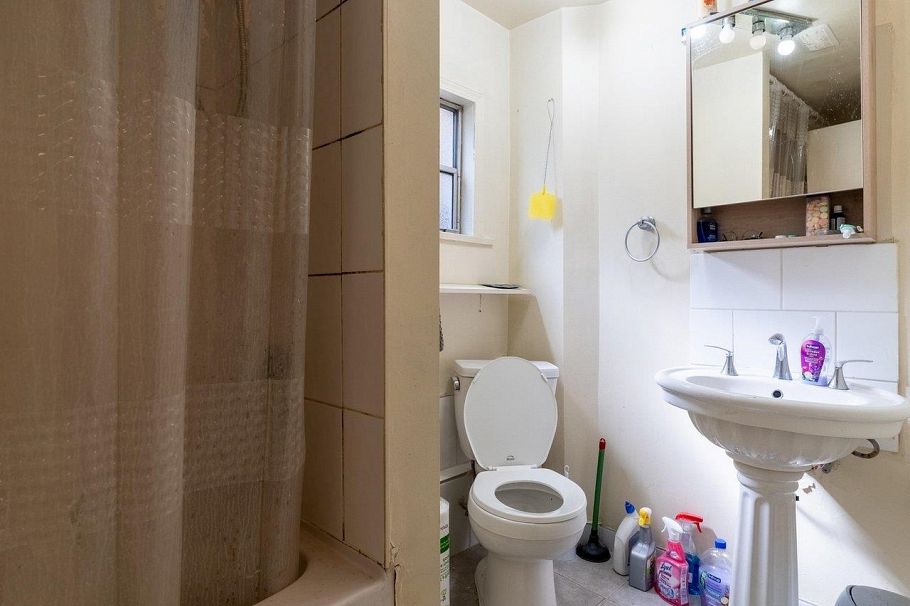 3347 W 8th Avenue Vancouver, BC - 29