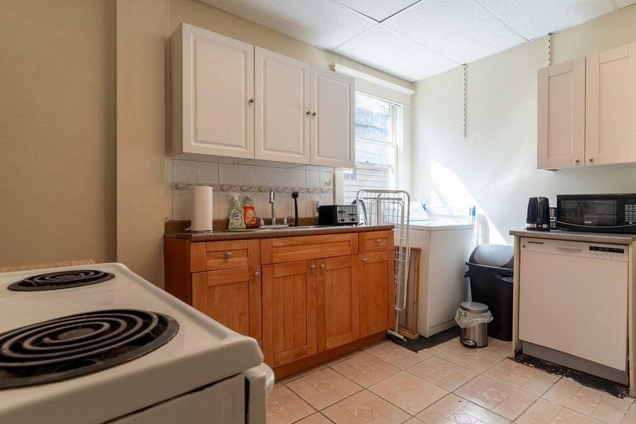 3347 W 8th Avenue Vancouver, BC - 15