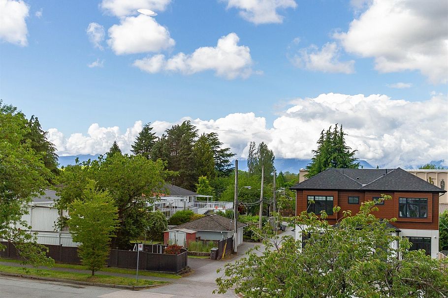 2350 E 49th Avenue Vancouver, BC - 16