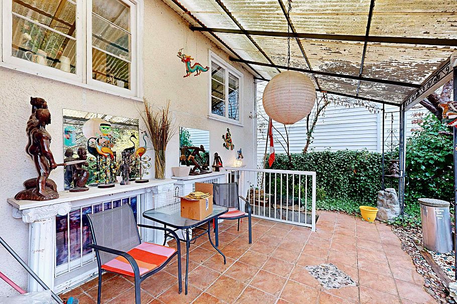 228 E 26th Avenue Vancouver, BC - 26