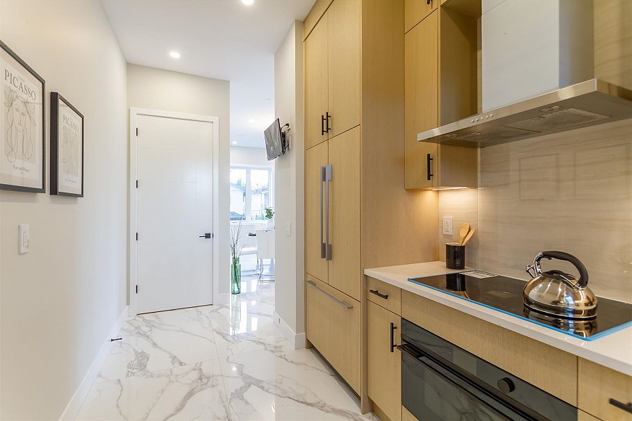 2350 E 49th Avenue Vancouver, BC - 10