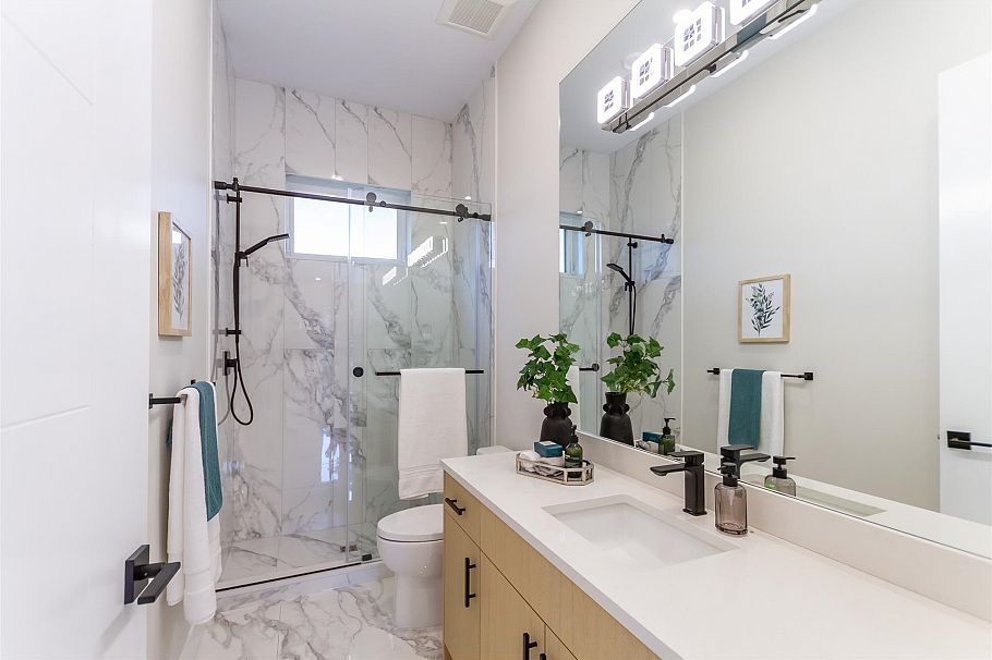 2350 E 49th Avenue Vancouver, BC - 12