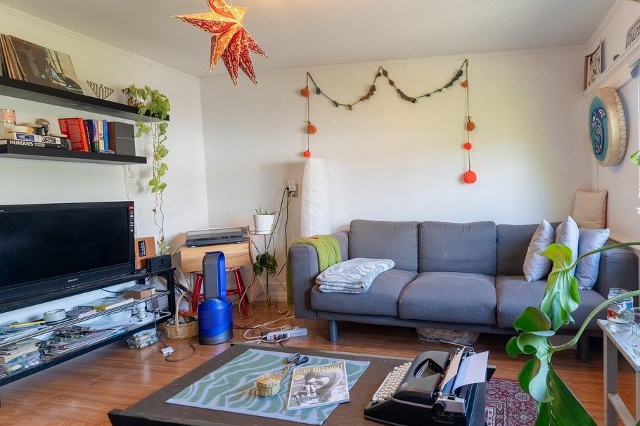 3347 W 8th Avenue Vancouver, BC - 9