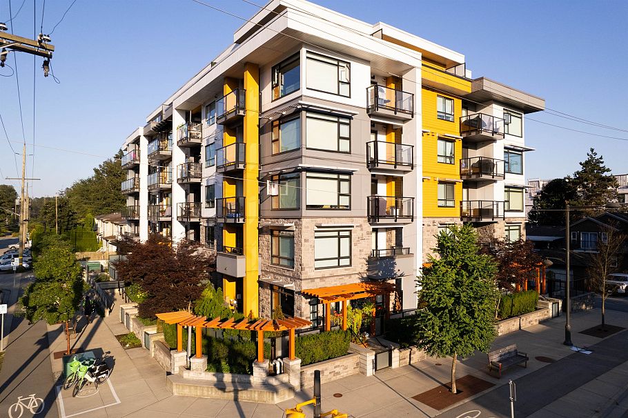 406 1519 Crown Street North Vancouver, BC - 25