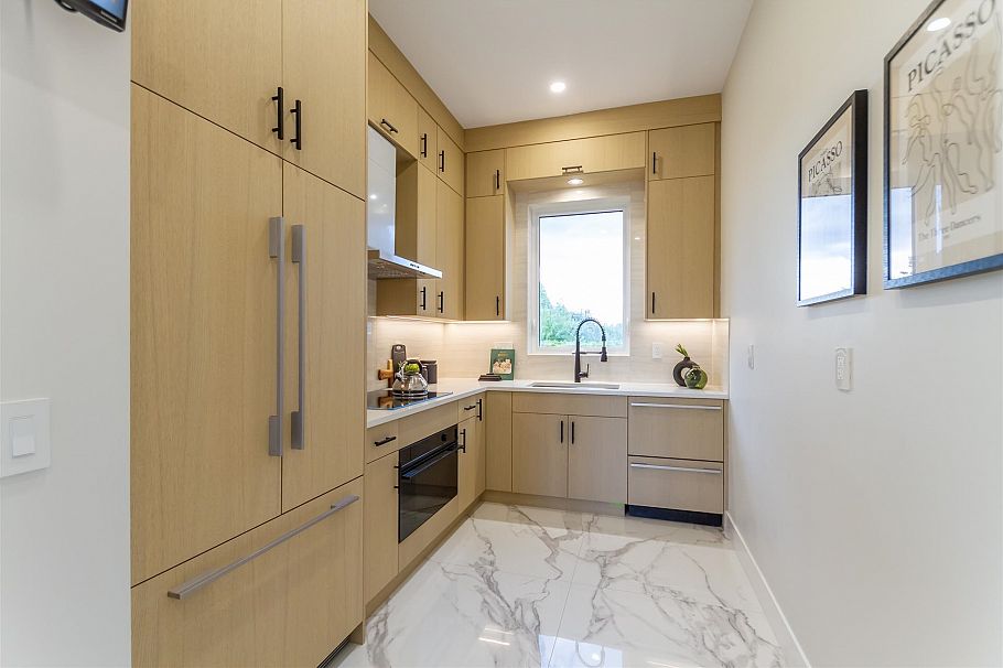 2350 E 49th Avenue Vancouver, BC - 9