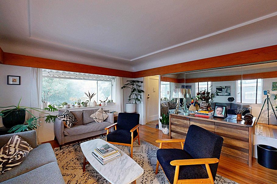 228 E 26th Avenue Vancouver, BC - 5