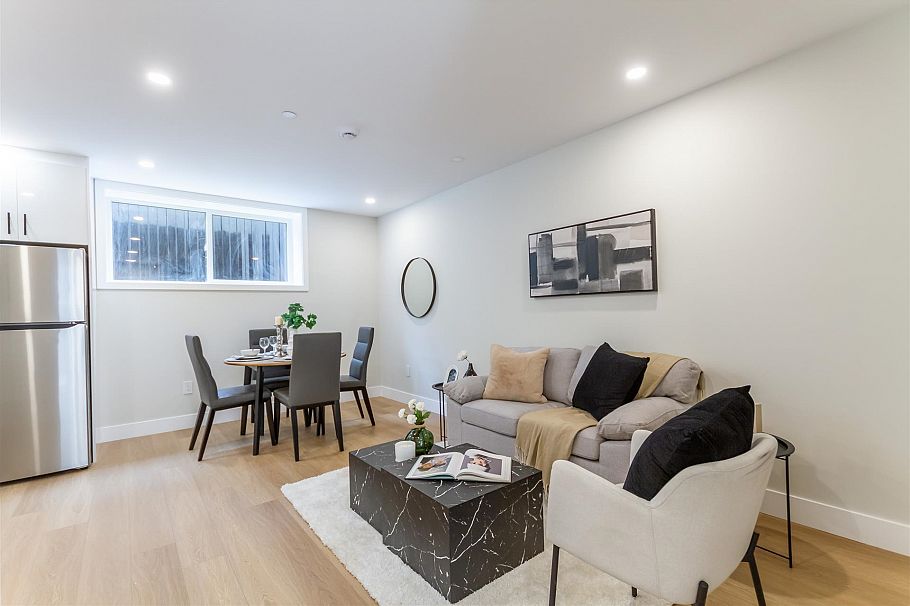 2350 E 49th Avenue Vancouver, BC - 24