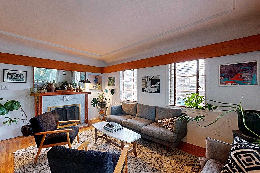 228 E 26th Avenue Vancouver, BC - 3