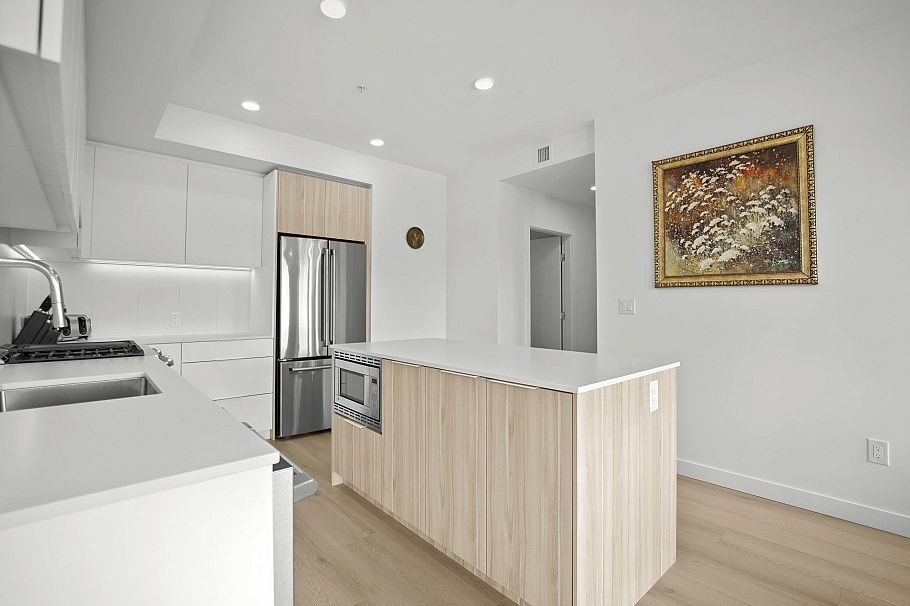 505 2450 Garden Drive Vancouver, BC - 4