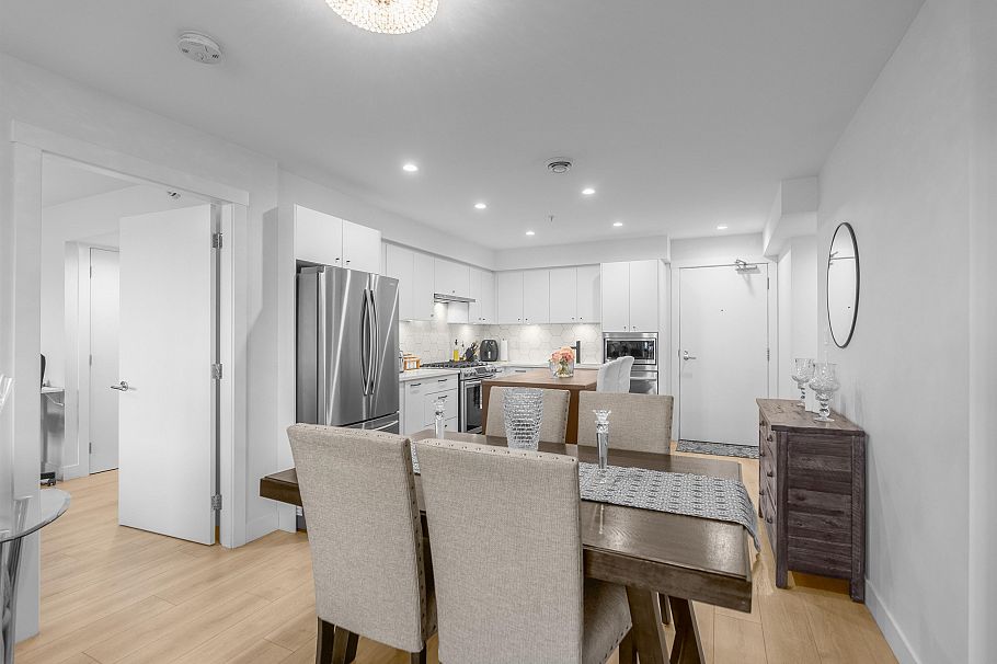 406 1519 Crown Street North Vancouver, BC - 9