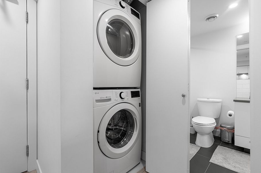 406 1519 Crown Street North Vancouver, BC - 18