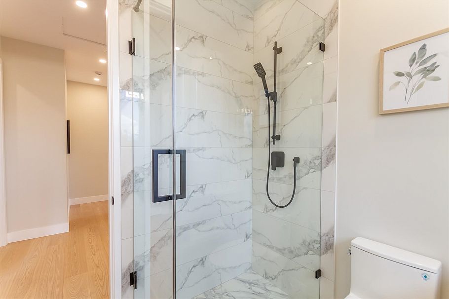 2350 E 49th Avenue Vancouver, BC - 20