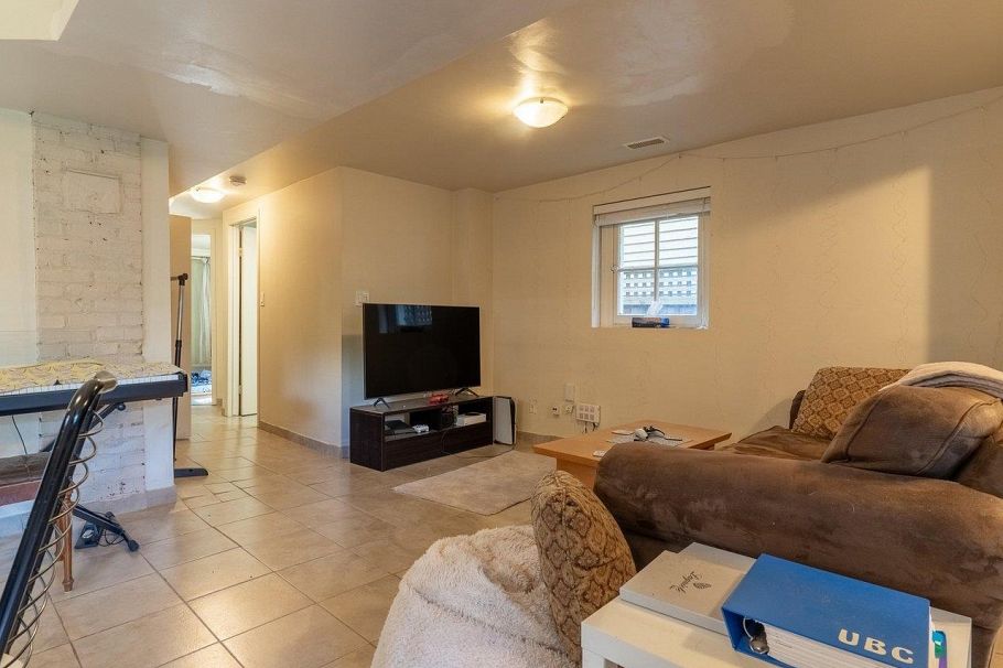 3347 W 8th Avenue Vancouver, BC - 26