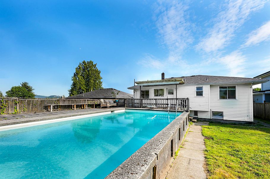 822 E 4th Street North Vancouver, BC - 1