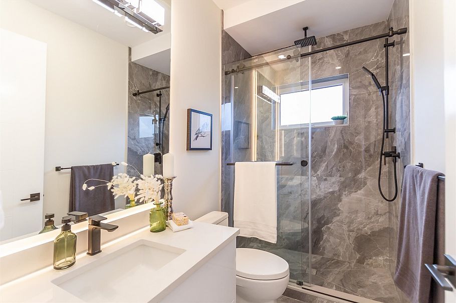 2350 E 49th Avenue Vancouver, BC - 18