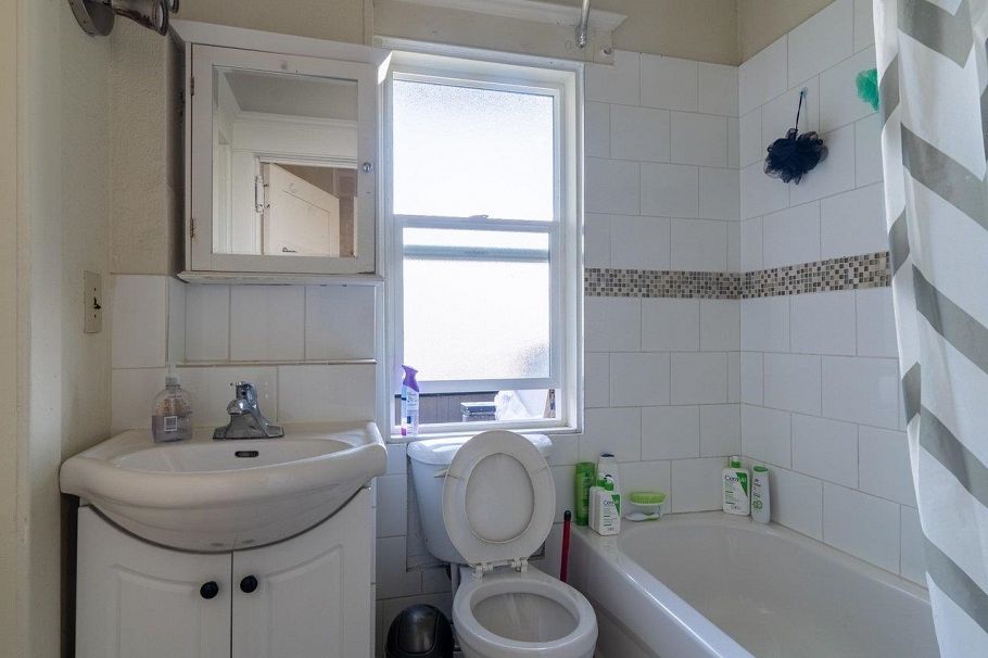 3347 W 8th Avenue Vancouver, BC - 21