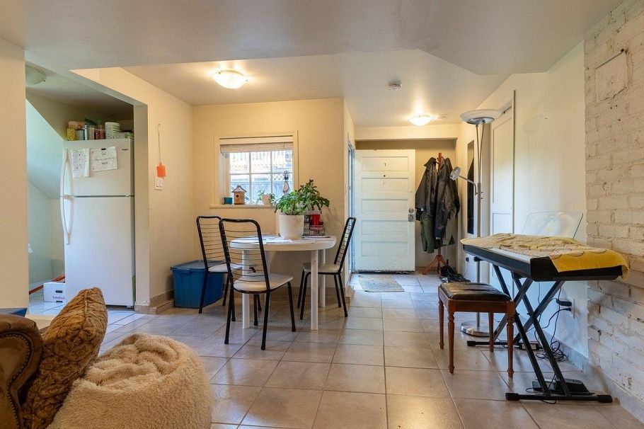 3347 W 8th Avenue Vancouver, BC - 24