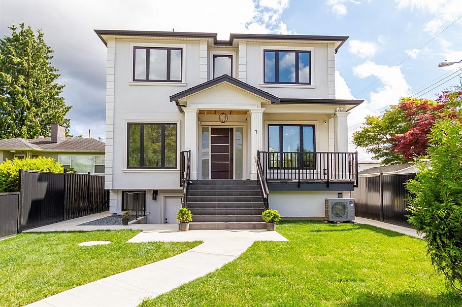 2350 E 49th Avenue Vancouver, BC - 3