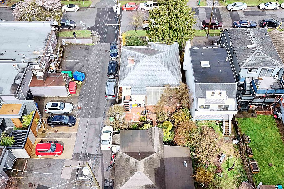 228 E 26th Avenue Vancouver, BC - 33