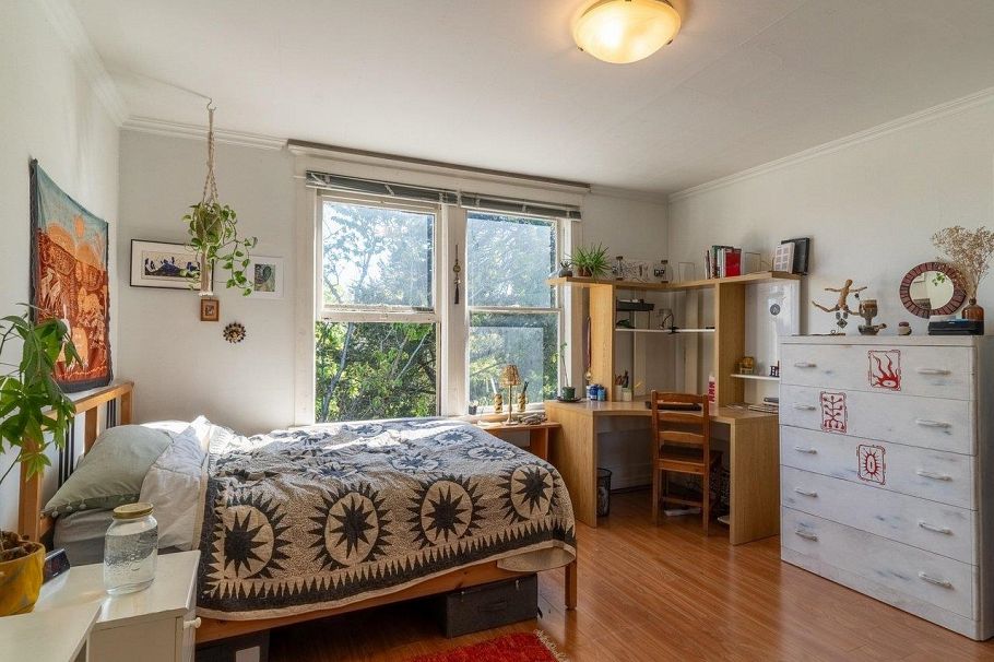 3347 W 8th Avenue Vancouver, BC - 4