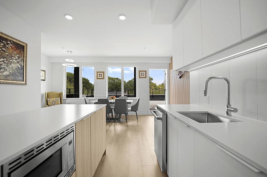 505 2450 Garden Drive Vancouver, BC - 5