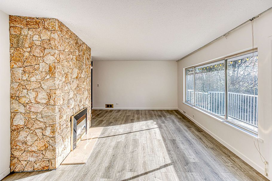 1025 Ridgewood Drive North Vancouver, BC - 8