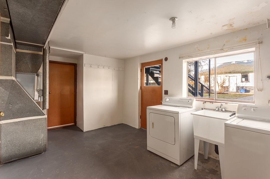 342 E 18th Street North Vancouver, BC - 30