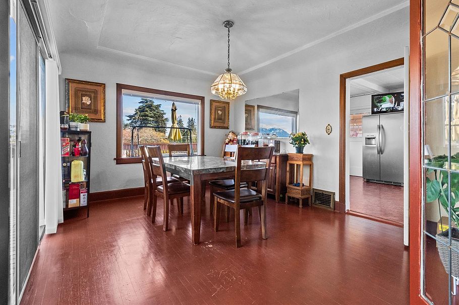 2516 Courtenay Street Vancouver, BC - 7