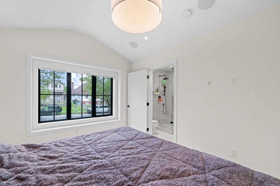 2476 E Pender Street Vancouver, BC - 22