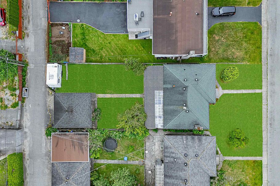 342 E 18th Street North Vancouver, BC - 15