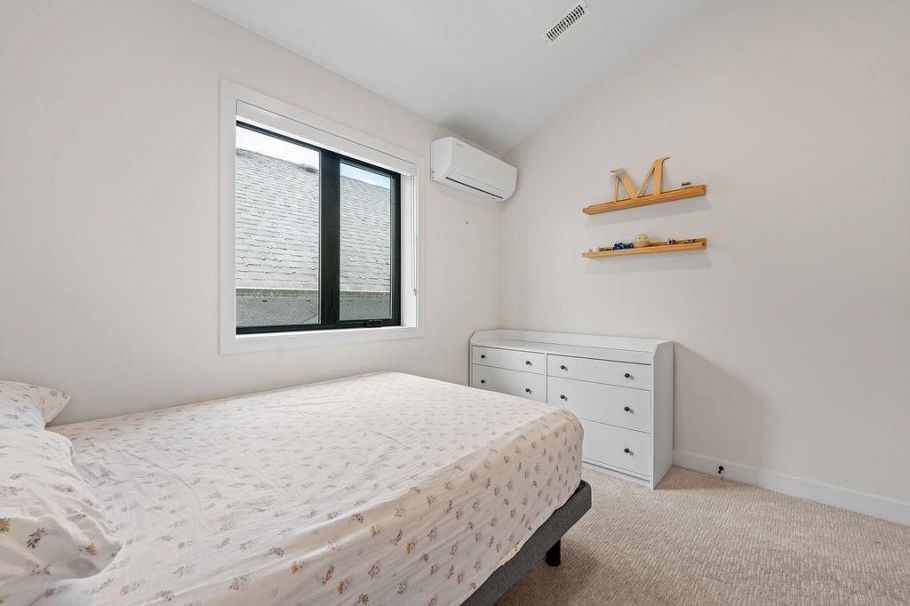 2476 E Pender Street Vancouver, BC - 16