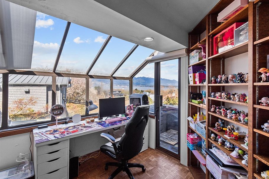 2516 Courtenay Street Vancouver, BC - 17