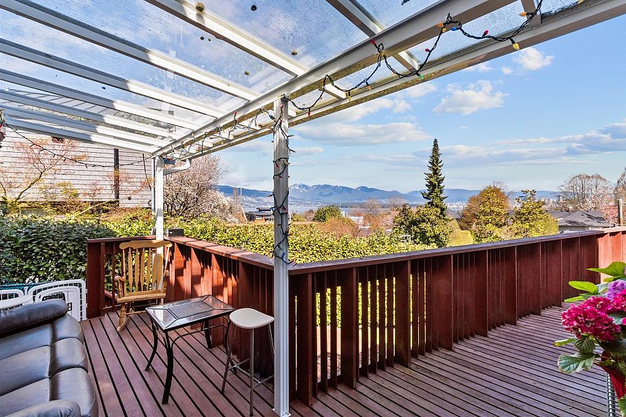 2516 Courtenay Street Vancouver, BC - 9