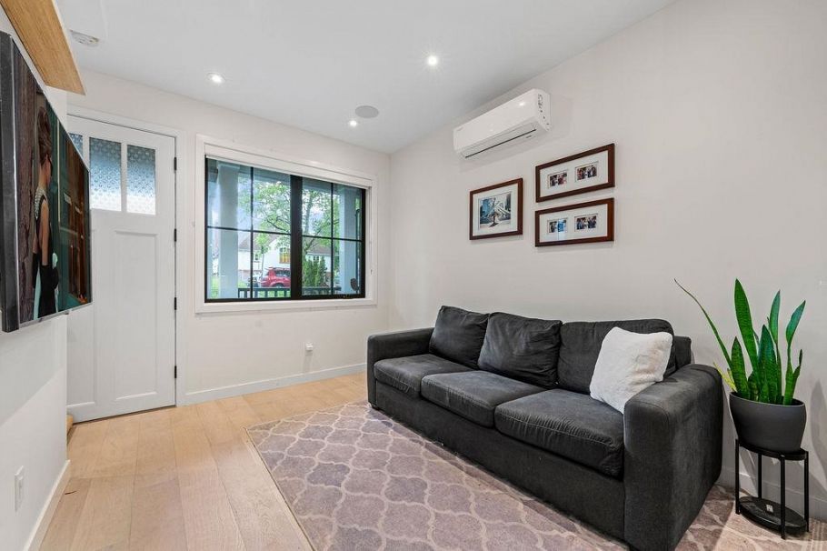 2476 E Pender Street Vancouver, BC - 4