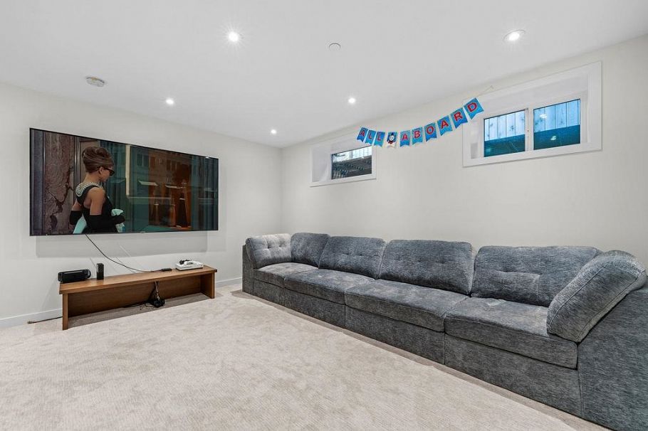 2476 E Pender Street Vancouver, BC - 26