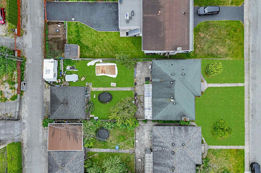 342 E 18th Street North Vancouver, BC - 12