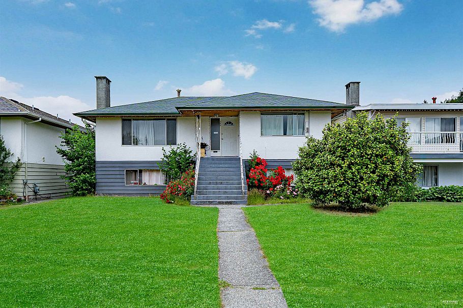 342 E 18th Street North Vancouver, BC - 3