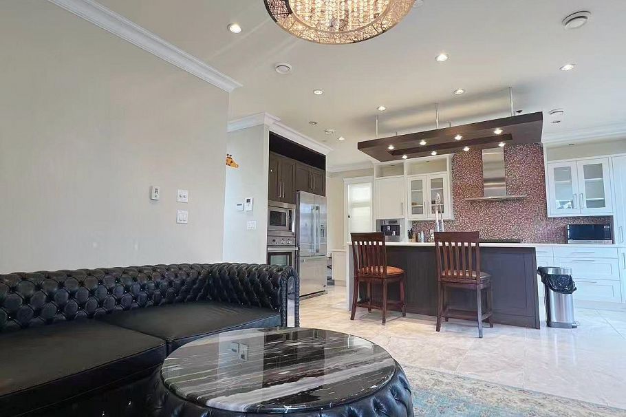 2721 W 21 Avenue Vancouver, BC - 4