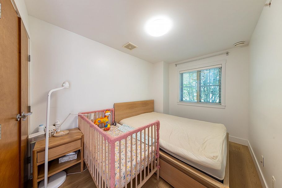 1016 W 45th Avenue Vancouver, BC - 22