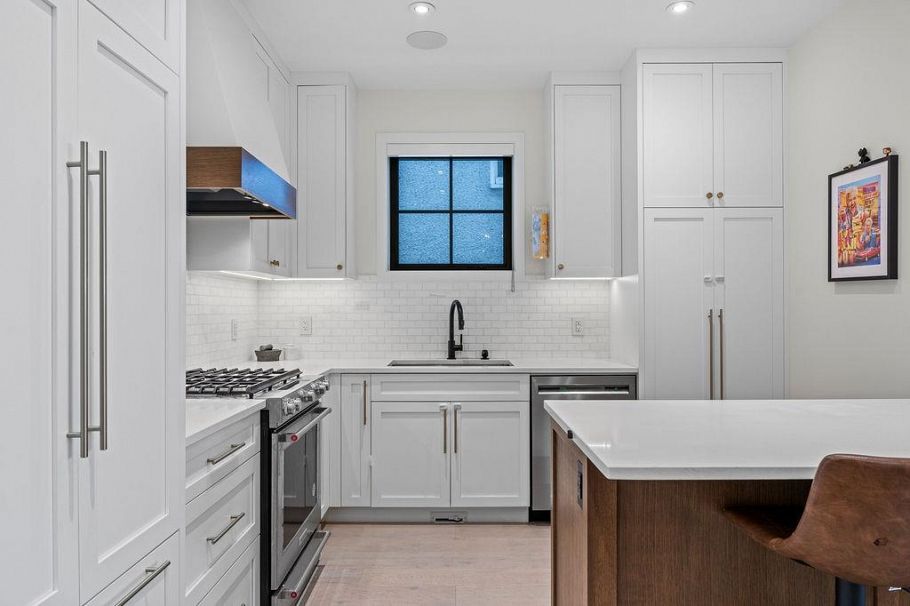 2476 E Pender Street Vancouver, BC - 10